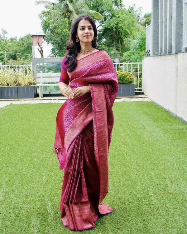 Pink_Woven_Banarasi_Jacquard_Saree_(Pink)